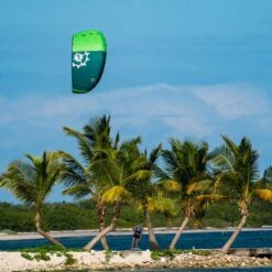 Slingshot UFO V2 Limited Edition Green Zero Strut Foil Kite - 30% Off Discounts Apply ! -WINDRIFT Sales Store slingshot 2023 ufo v2 limited edition green size 3